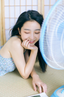 偷偷在线观看
